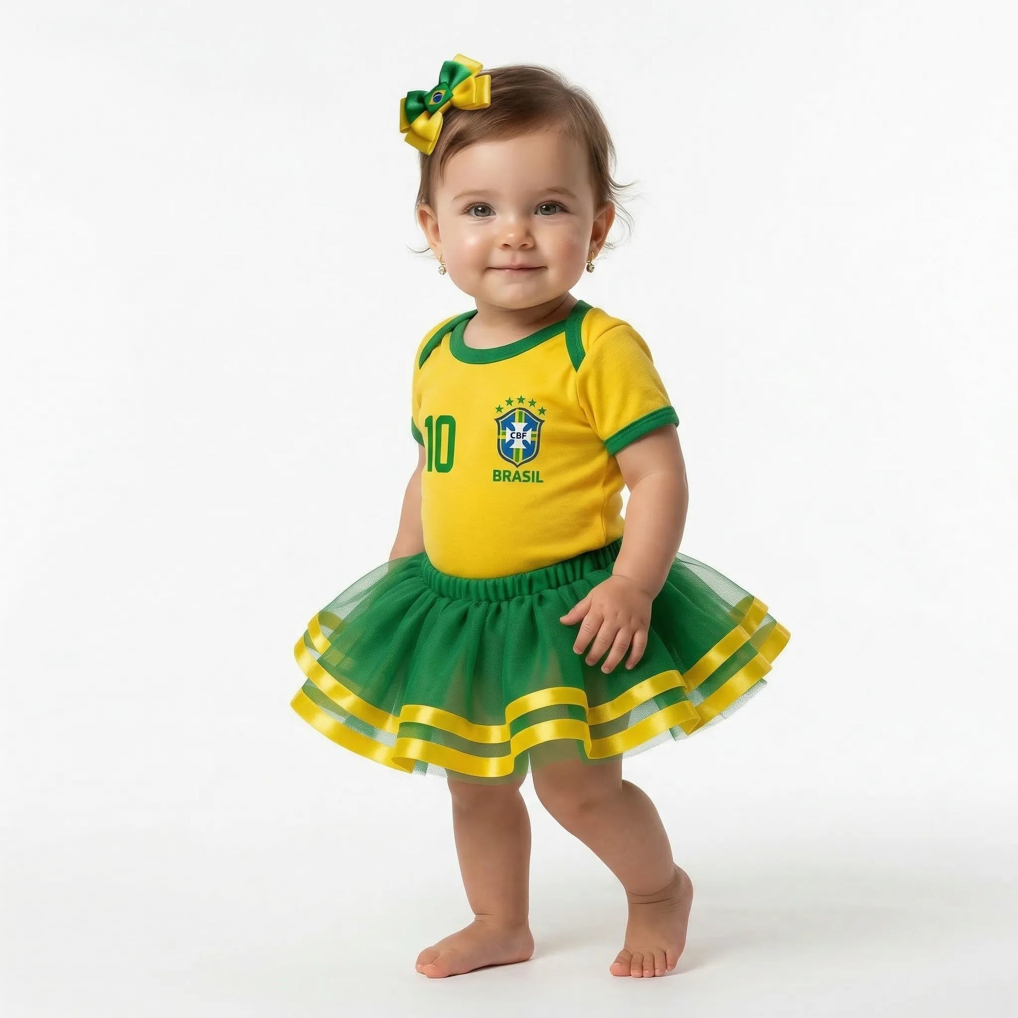Bebê vestindo kit body saia laço brasil amarelo feminino VAI DAR BRASIL — torcedora Copa 2026