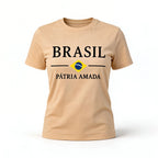 Blusa brasil t-shirt algodão feminino fit regular bege com bandeira estilizada — VAI DAR BRASIL Copa 2026