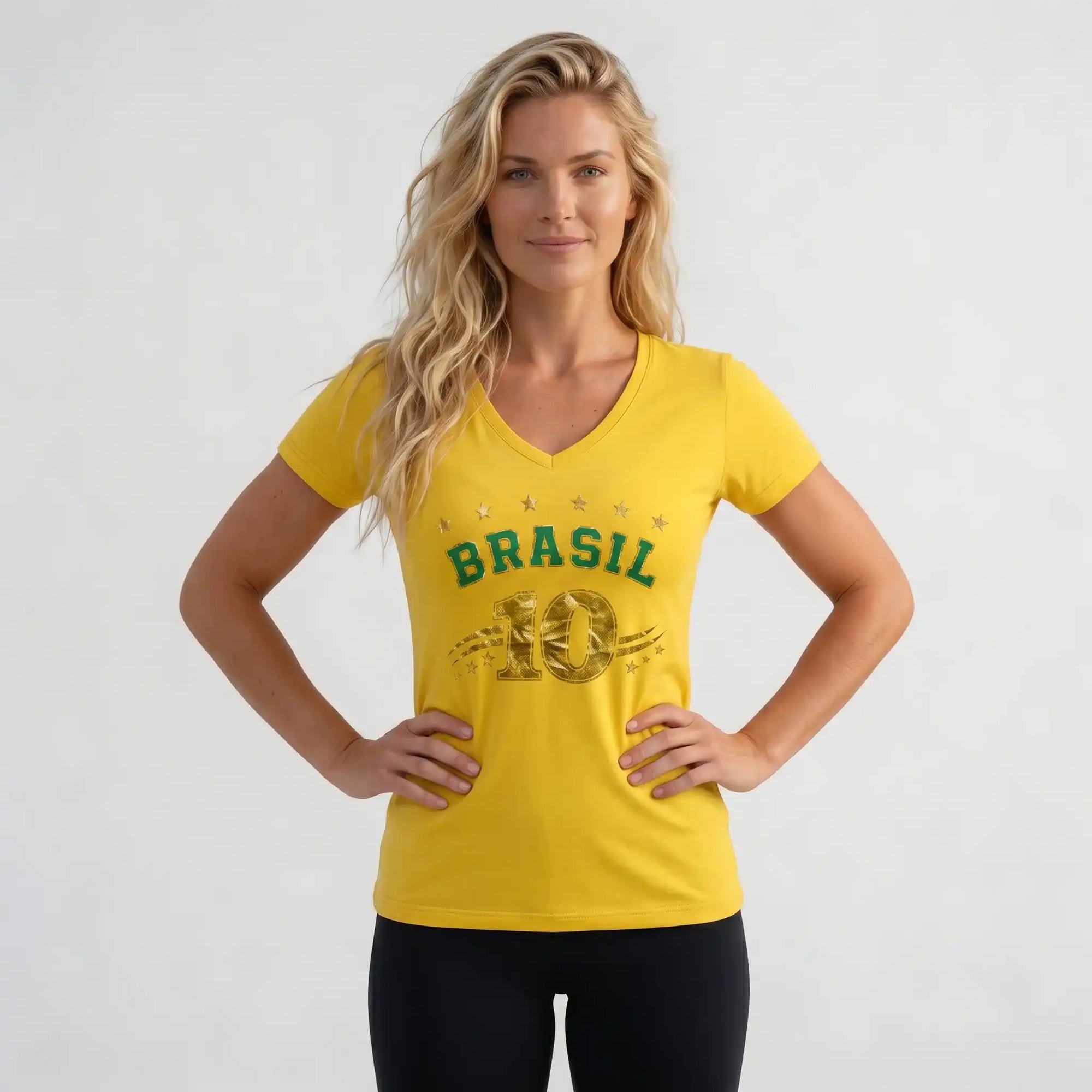 Modelo vestindo blusa feminina brasil decote V viscolycra amarela — look elegante torcida Copa 2026 VAI DAR BRASIL