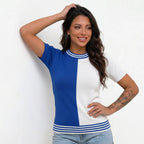 Modelo vestindo blusa tricô bicolor brasil azul branco — look Copa 2026 VAI DAR BRASIL elegante manga curta