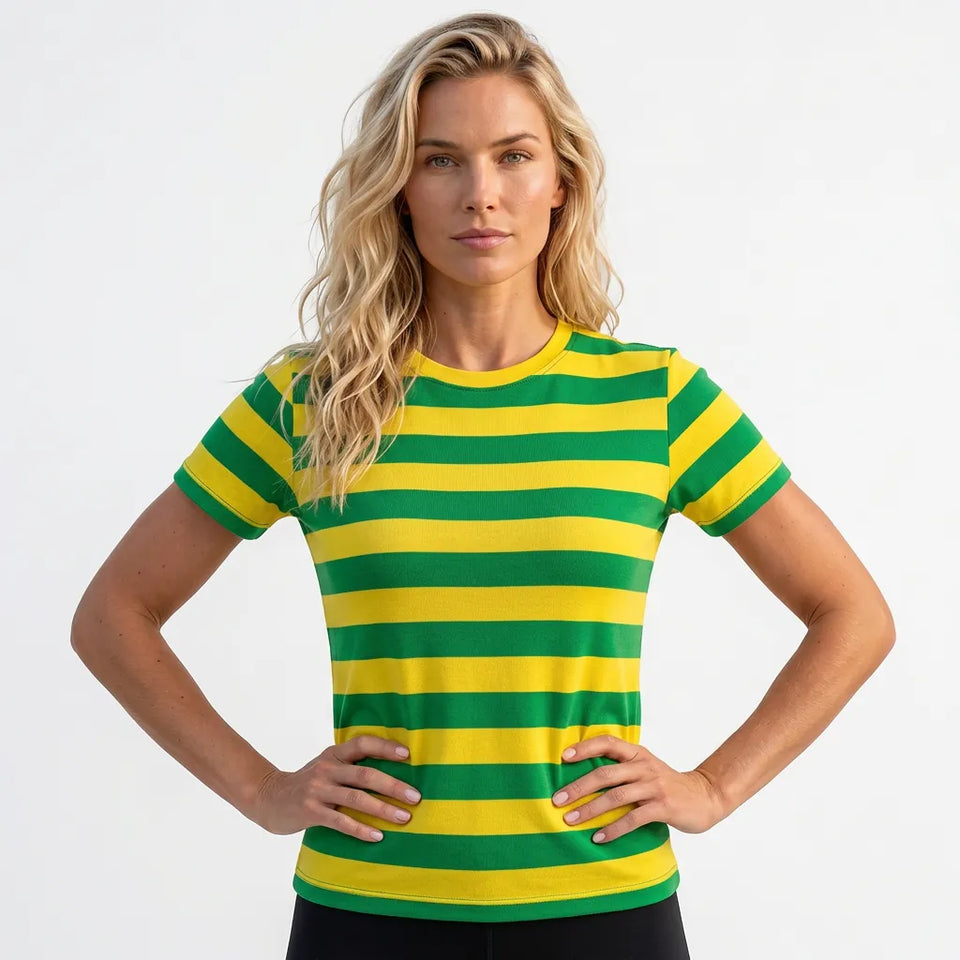Modelo vestindo blusa tricot listrada verde amarelo brasil — look Copa 2026 VAI DAR BRASIL elegante torcida