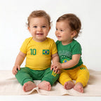 Bebê usando body brasil bandeira estilizada verde amarelo algodão — look torcida Copa 2026 VAI DAR BRASIL