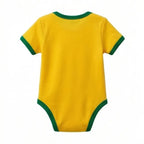 Vista traseira body bebê brasil algodão amarelo minha primeira copa VAI DAR BRASIL — Copa 2026