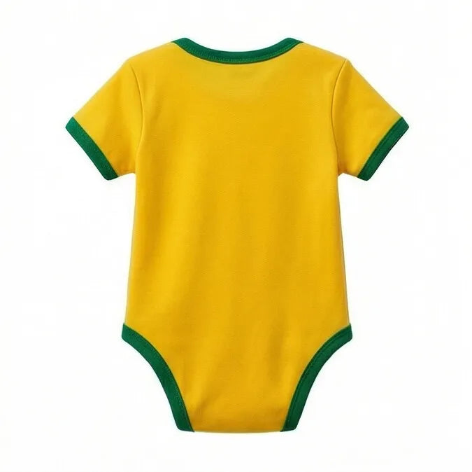 Vista traseira body bebê brasil algodão amarelo minha primeira copa VAI DAR BRASIL — Copa 2026