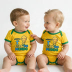 Bebê vestindo body minha primeira copa taça brasil algodão amarelo VAI DAR BRASIL — torcedor Copa 2026