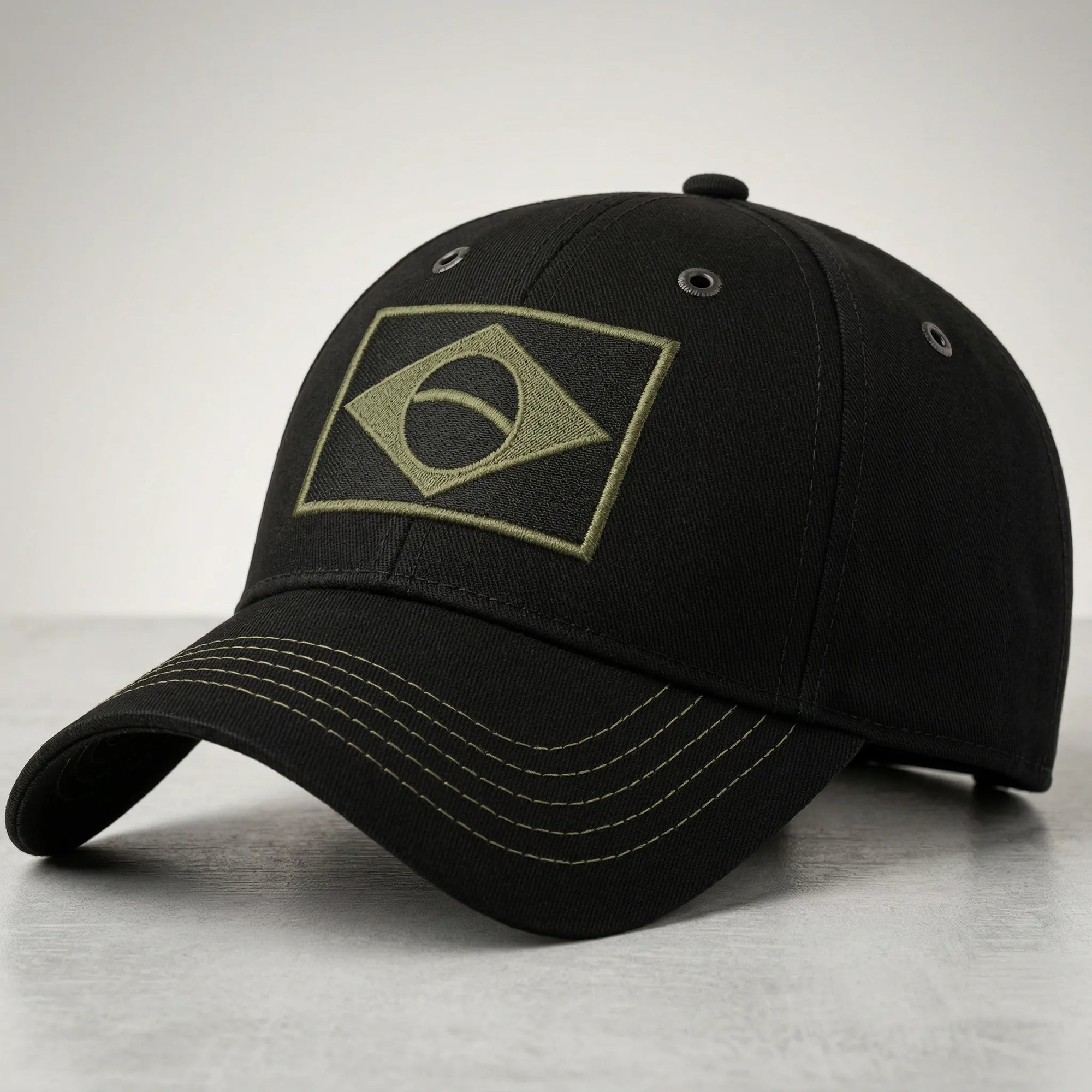 Boné aba curva preto com bordado da bandeira do Brasil em preto — VAI DAR BRASIL Copa 2026
