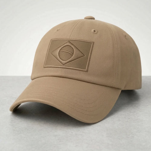 Boné Brasil bandeira bordada aba curva bege — VAI DAR BRASIL Copa 2026 masculino