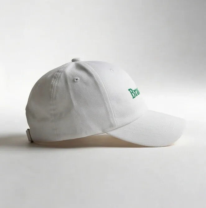 Vista lateral boné brasil feminino VAI DAR BRASIL com fecho snapback e aba curva — Copa 2026