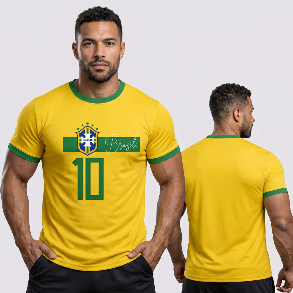 Modelo vestindo camiseta masculina brasil faixa streetwear brasão amarelo — look torcedor Copa 2026 VAI DAR BRASIL