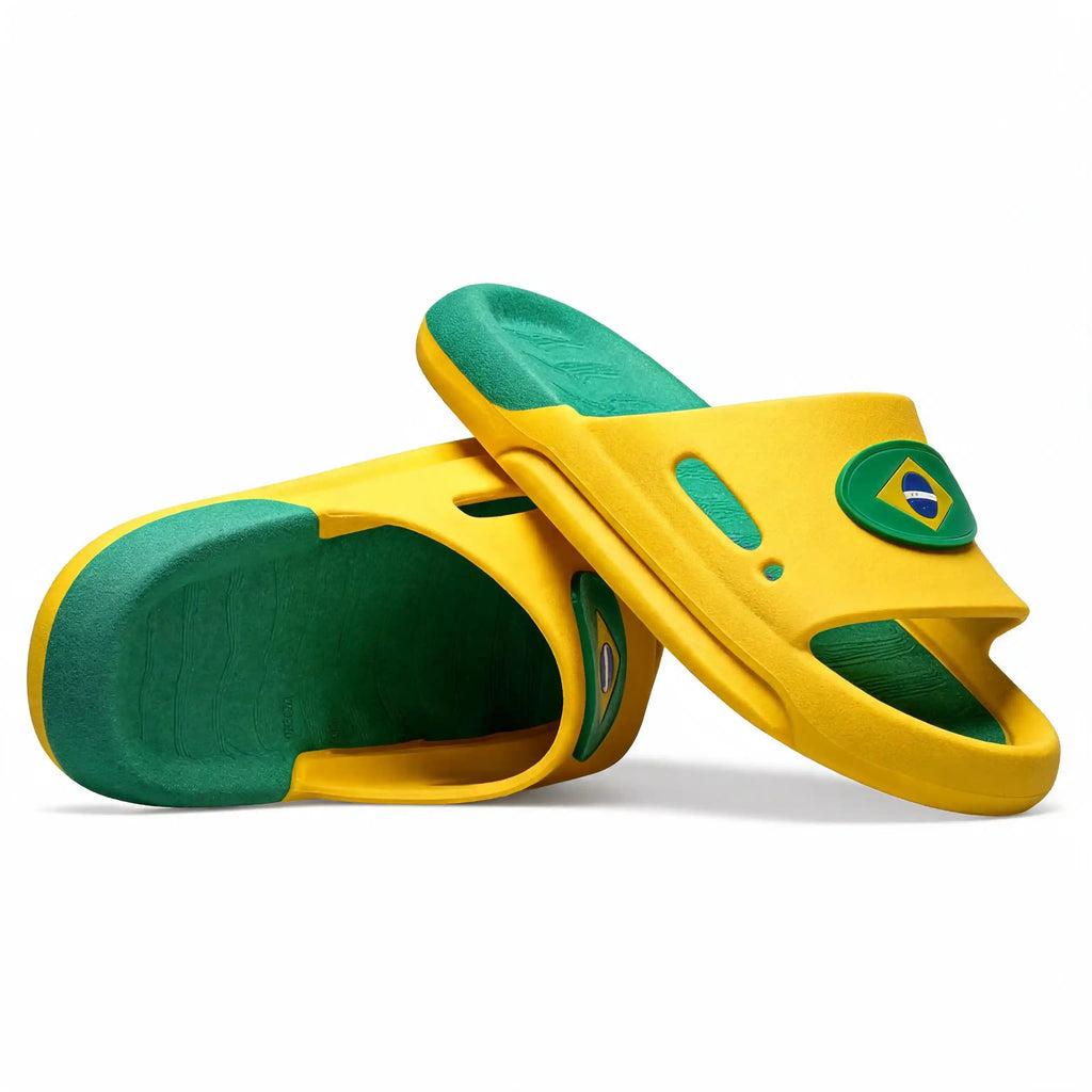 Chinelo slide nuvem infantil brasil microexpandido amarelo verde bandeira — vista frontal — VAI DAR BRASIL Copa 2026