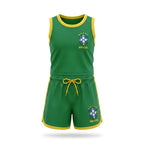 Conjunto infantil feminino blusa short brasão seleção brasil verde — vista frontal — VAI DAR BRASIL Copa 2026