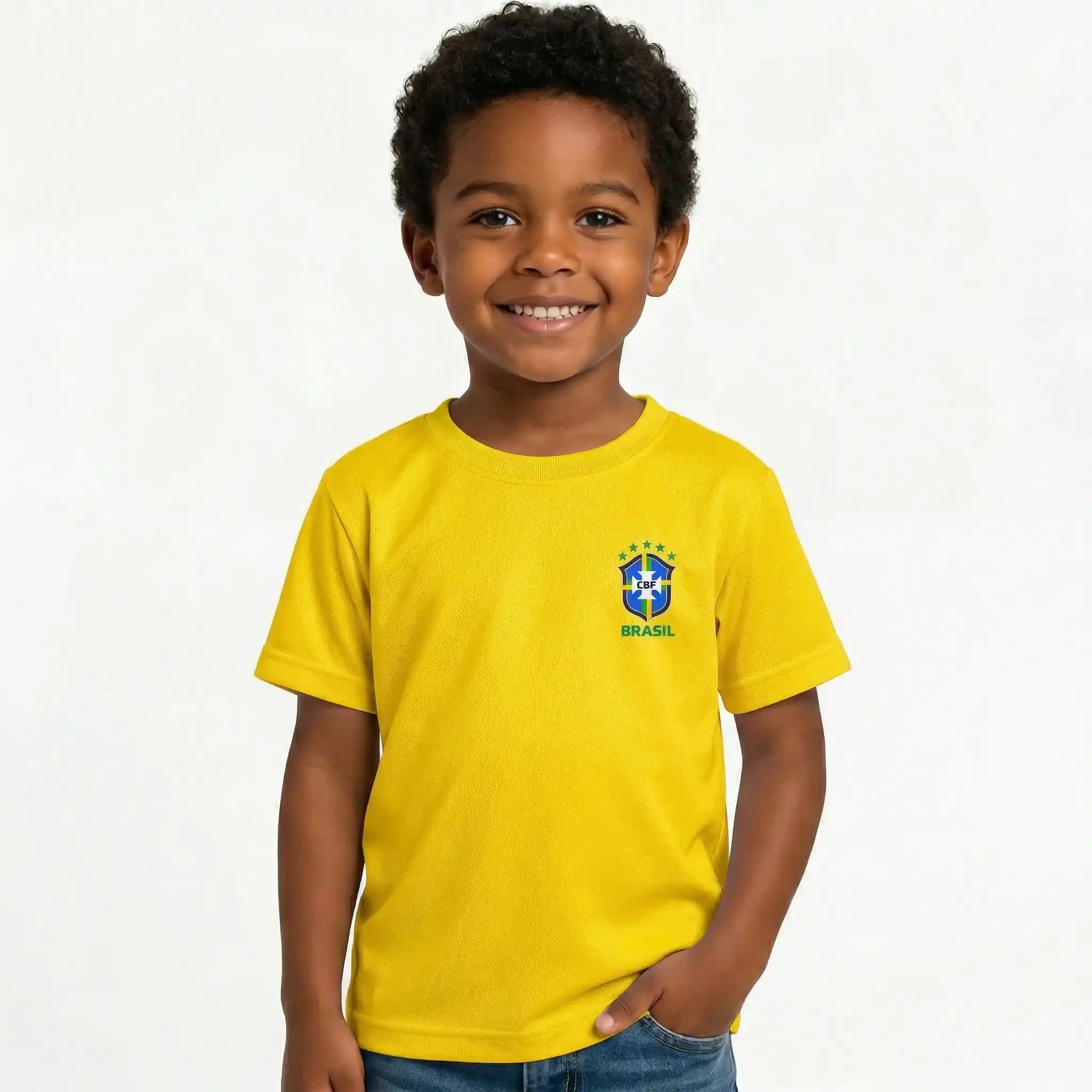 Criança vestindo camiseta infantil brasil bandeira algodão amarela VAI DAR BRASIL — torcedor Copa 2026
