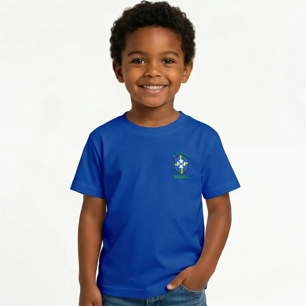 Criança vestindo camiseta infantil brasil bandeira algodão azul VAI DAR BRASIL — torcedor Copa 2026