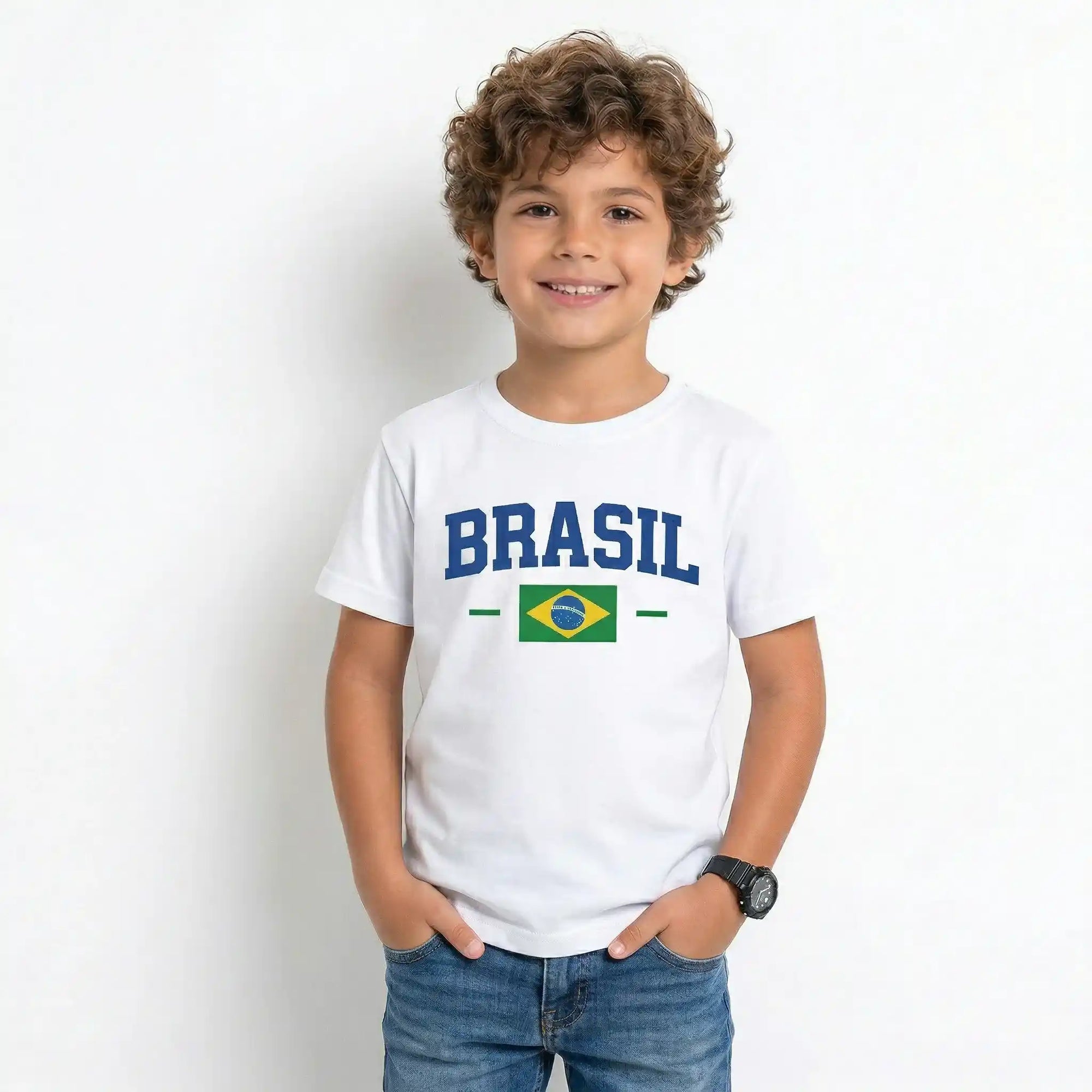 Criança vestindo camiseta infantil brasil bandeira algodão branca VAI DAR BRASIL — torcedor Copa 2026
