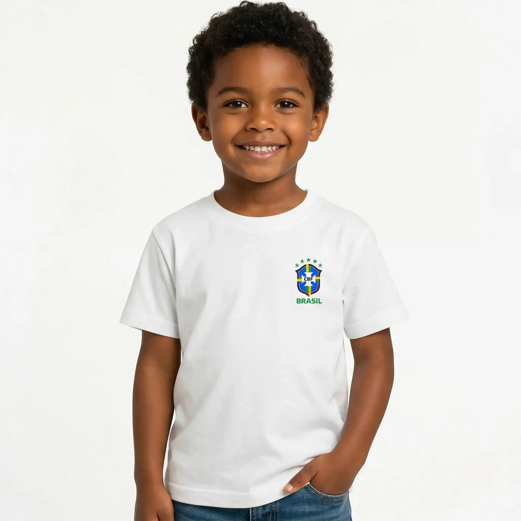 Criança vestindo camiseta infantil brasil bandeira algodão branca VAI DAR BRASIL — torcedor Copa 2026
