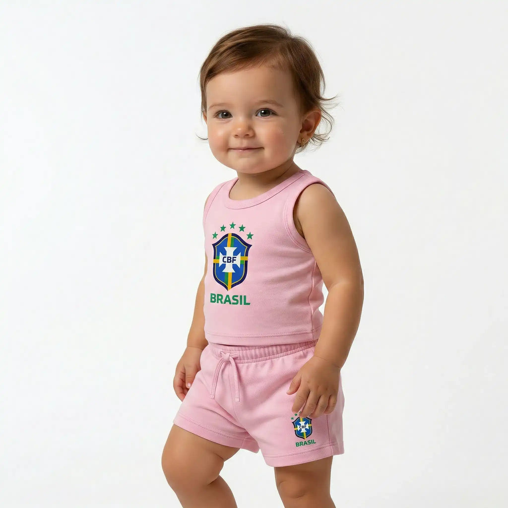 Criança vestindo conjunto infantil brasil camiseta short algodão rosa VAI DAR BRASIL — torcedor Copa 2026
