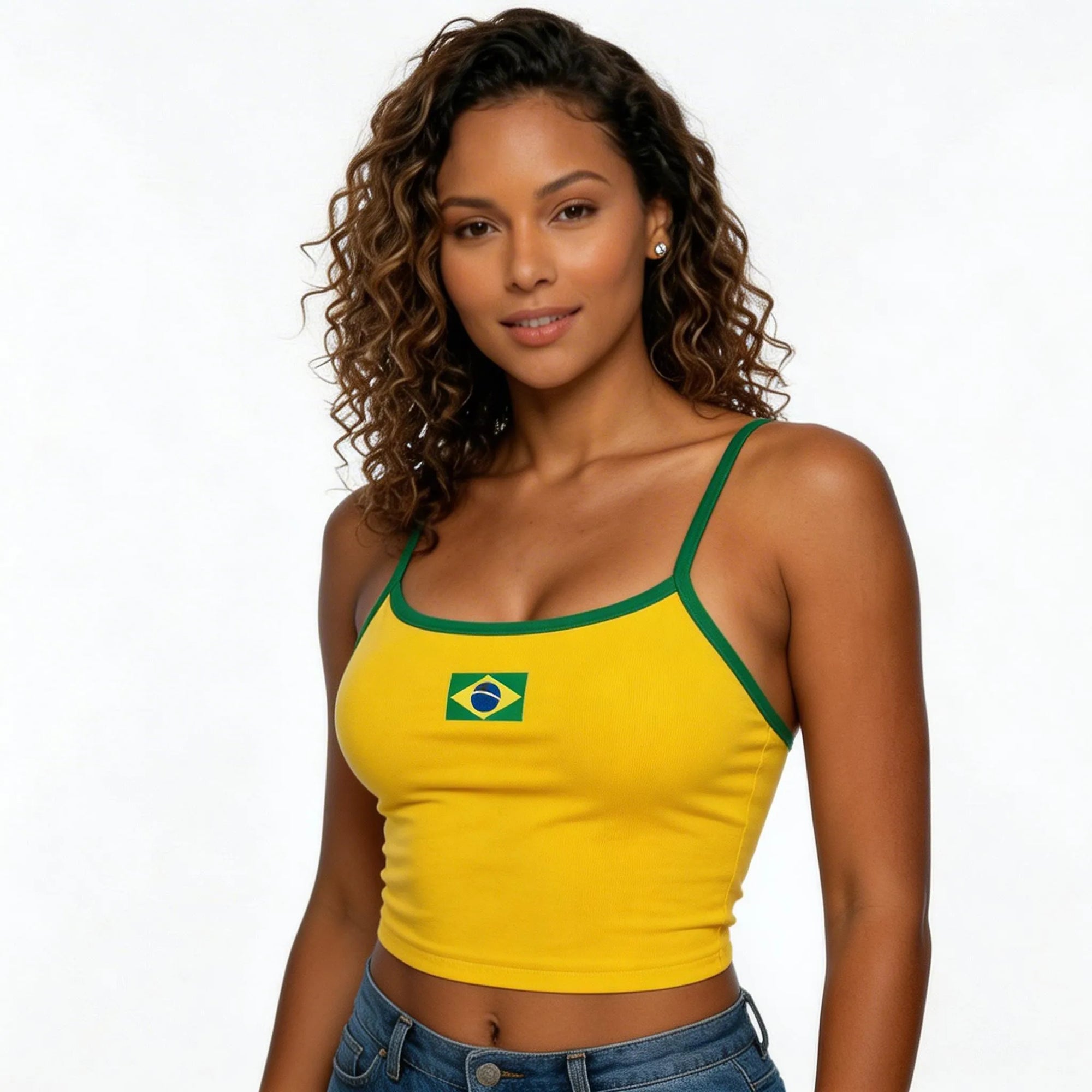 Mulher vestindo cropped alça brasil suplex amarelo baby look VAI DAR BRASIL — look torcedora Copa 2026