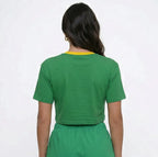Vista traseira do cropped oversized Brasil feminino algodão premium — estampa bandeira estilizada verde azul amarelo