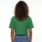 Vista traseira do cropped oversized brasil feminino algodão premium — estampa cachorro caramelo bandeira verde azul amarelo