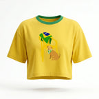 Cropped feminino oversized estampa cachorro caramelo e bandeira do Brasil — vista frontal amarelo — VAI DAR BRASIL Copa 2026