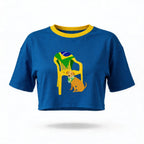 Cropped feminino oversized estampa cachorro caramelo e bandeira do Brasil — vista frontal azul — VAI DAR BRASIL Copa 2026