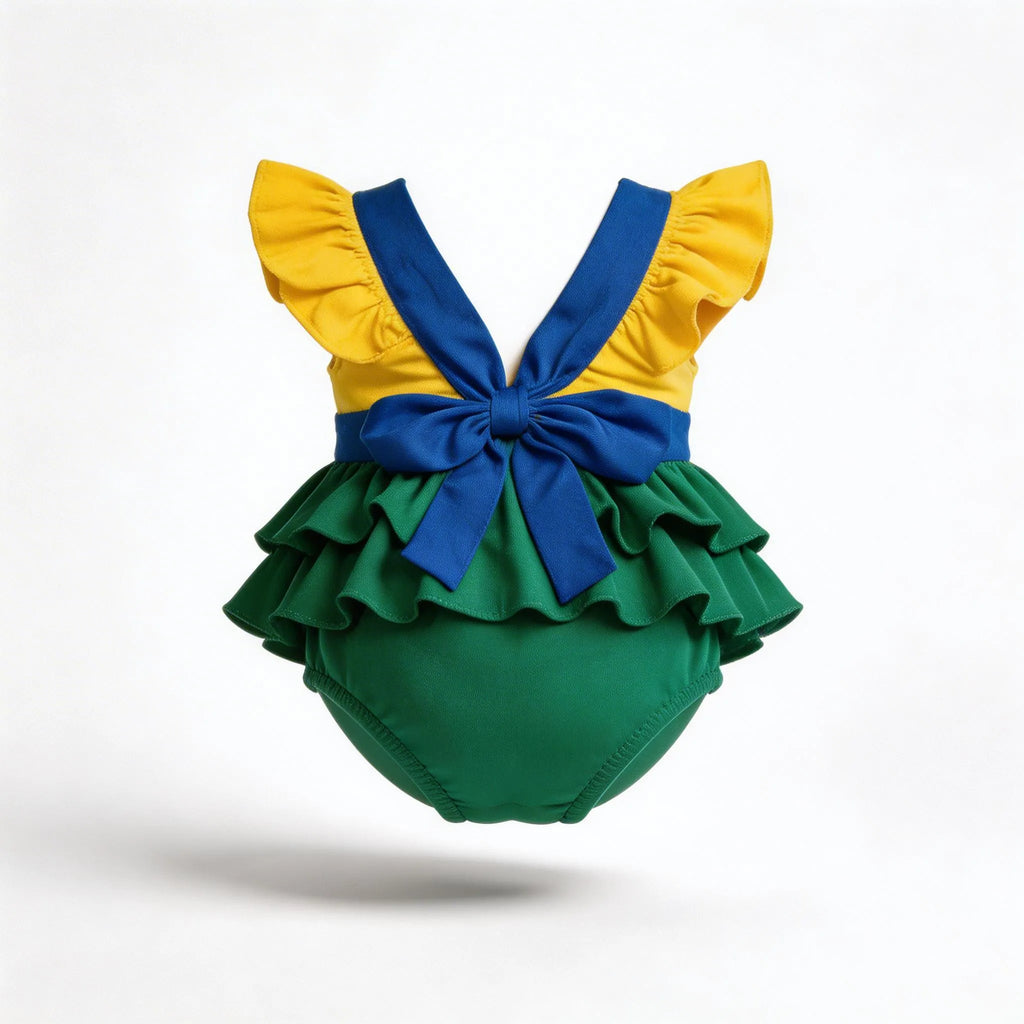 Vista traseira jardineira bebê brasil tricoline verde amarelo feminino VAI DAR BRASIL — infantil Copa 2026