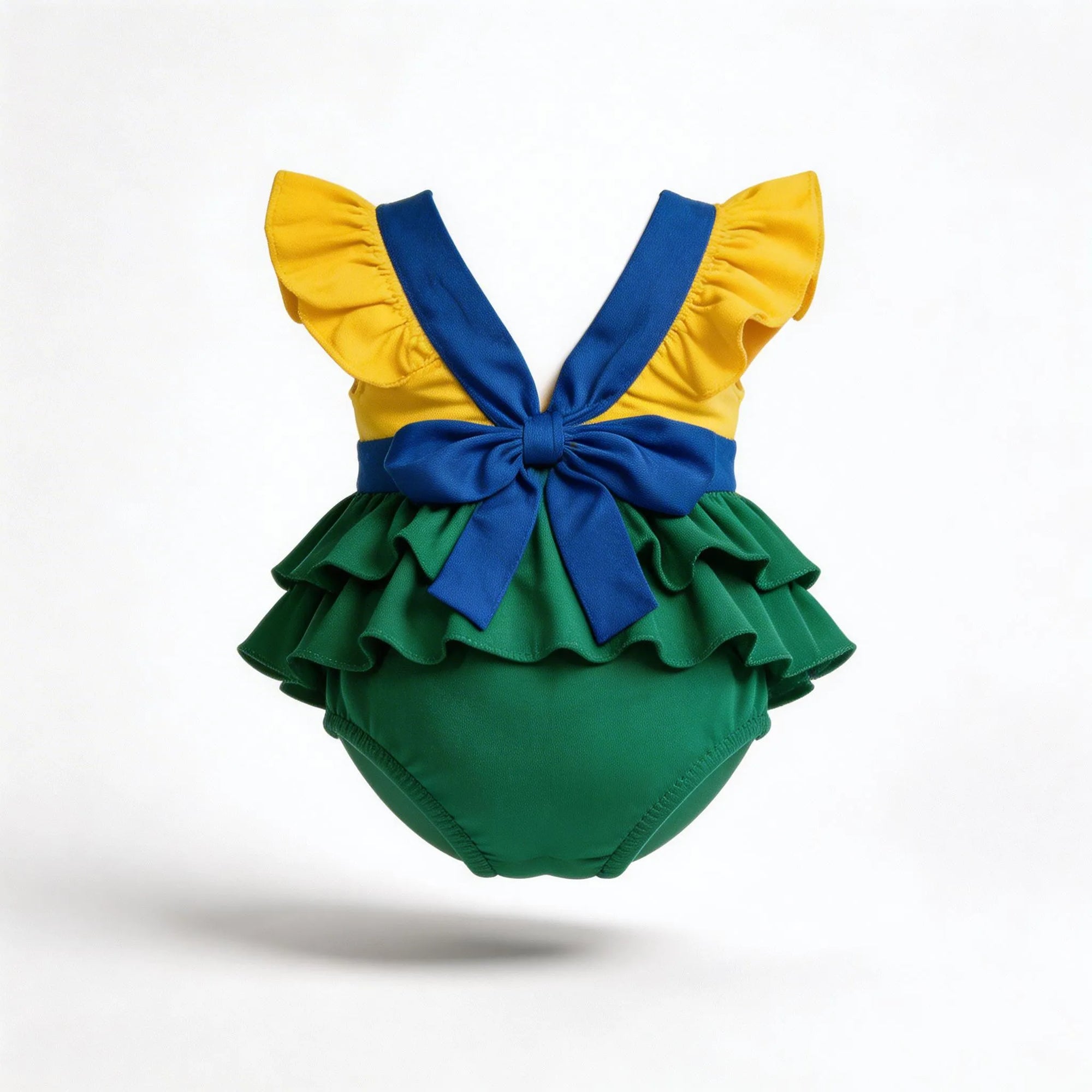 Vista traseira jardineira bebê brasil tricoline verde amarelo feminino VAI DAR BRASIL — infantil Copa 2026