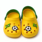 Papete infantil brasil bola futebol bandeira amarelo — vista frontal — VAI DAR BRASIL Copa 2026 calçado criança
