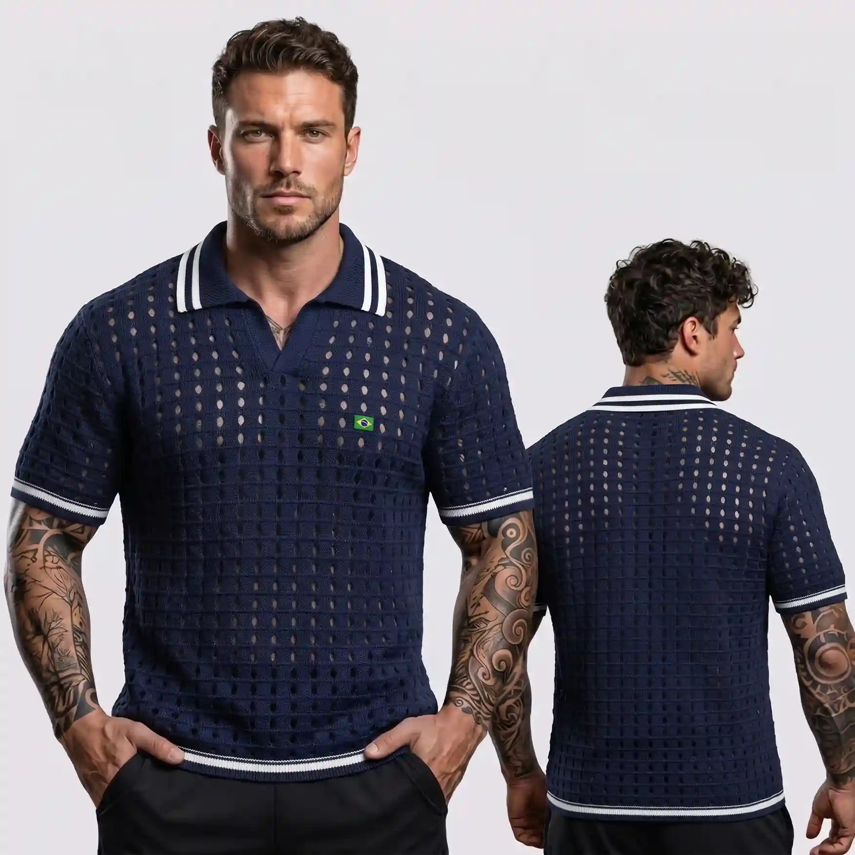 Modelo vestindo polo masculina azul marinho slim tricô crochê vazado retrô brasil — look elegante torcedor Copa 2026 VAI DAR BRASIL