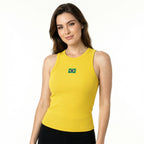 Mulher vestindo regata brasil canelada amarela baby look VAI DAR BRASIL — look torcedora Copa 2026