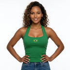 Modelo vestindo regata halter brasil efeito silicone suplex verde — look torcida Copa 2026 VAI DAR BRASIL