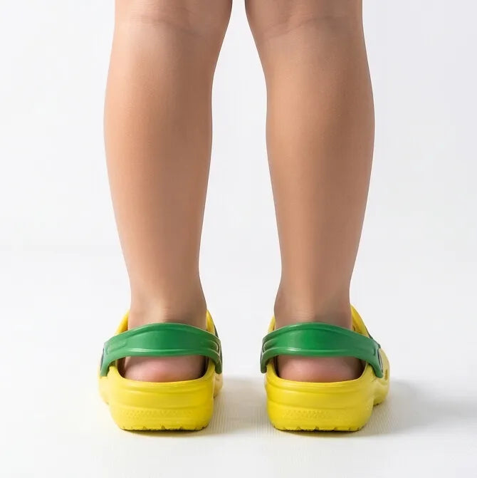 Sola antiderrapante da sandália infantil brasil papete seleção borracha premium — detalhe tira bandeira verde amarelo azul