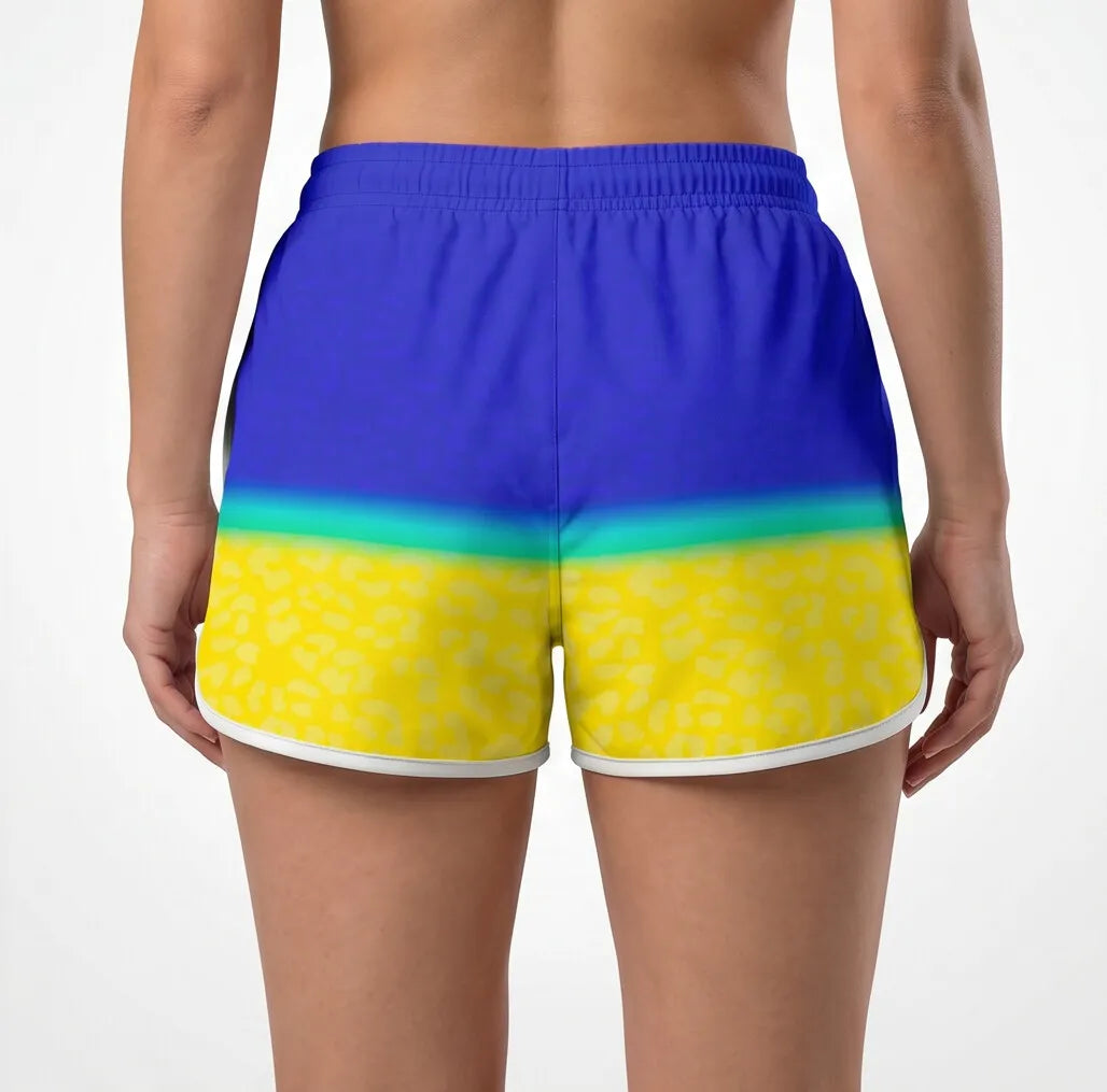 Vista traseira do short feminino brasil slim tactel elastano poliéster — estampa bandeira estilizada verde azul amarelo Copa 2026