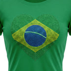 Detalhe coração bandeira brasil em strass brilhante verde — t-shirt viscolycra Copa 2026 VAI DAR BRASIL