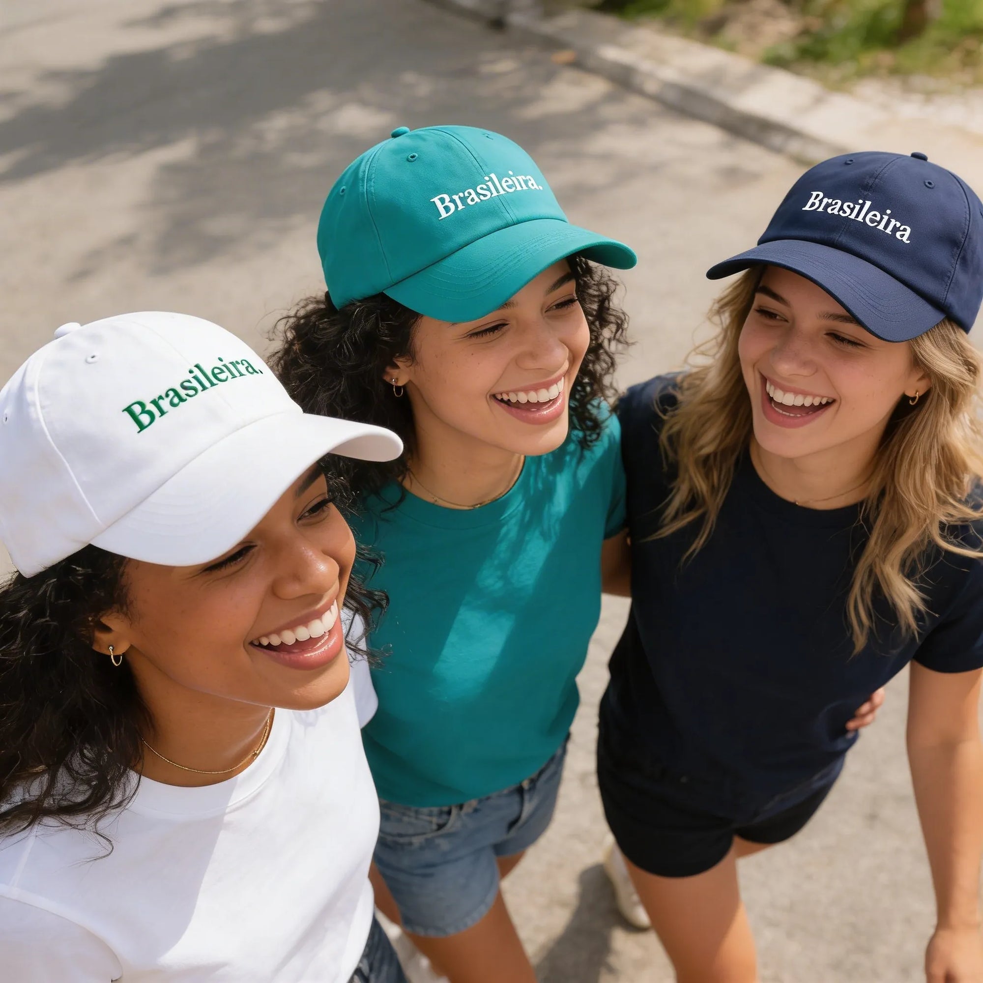 Mulher usando boné brasil feminino bordado VAI DAR BRASIL — look torcedora Copa do Mundo 2026