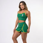 Mulher vestindo conjunto academia top short saia cbf brasil suplex verde VAI DAR BRASIL — torcedora Copa 2026
