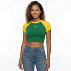 Mulher vestindo cropped brasil bordado baby look suplex verde amarelo VAI DAR BRASIL — torcedora Copa 2026